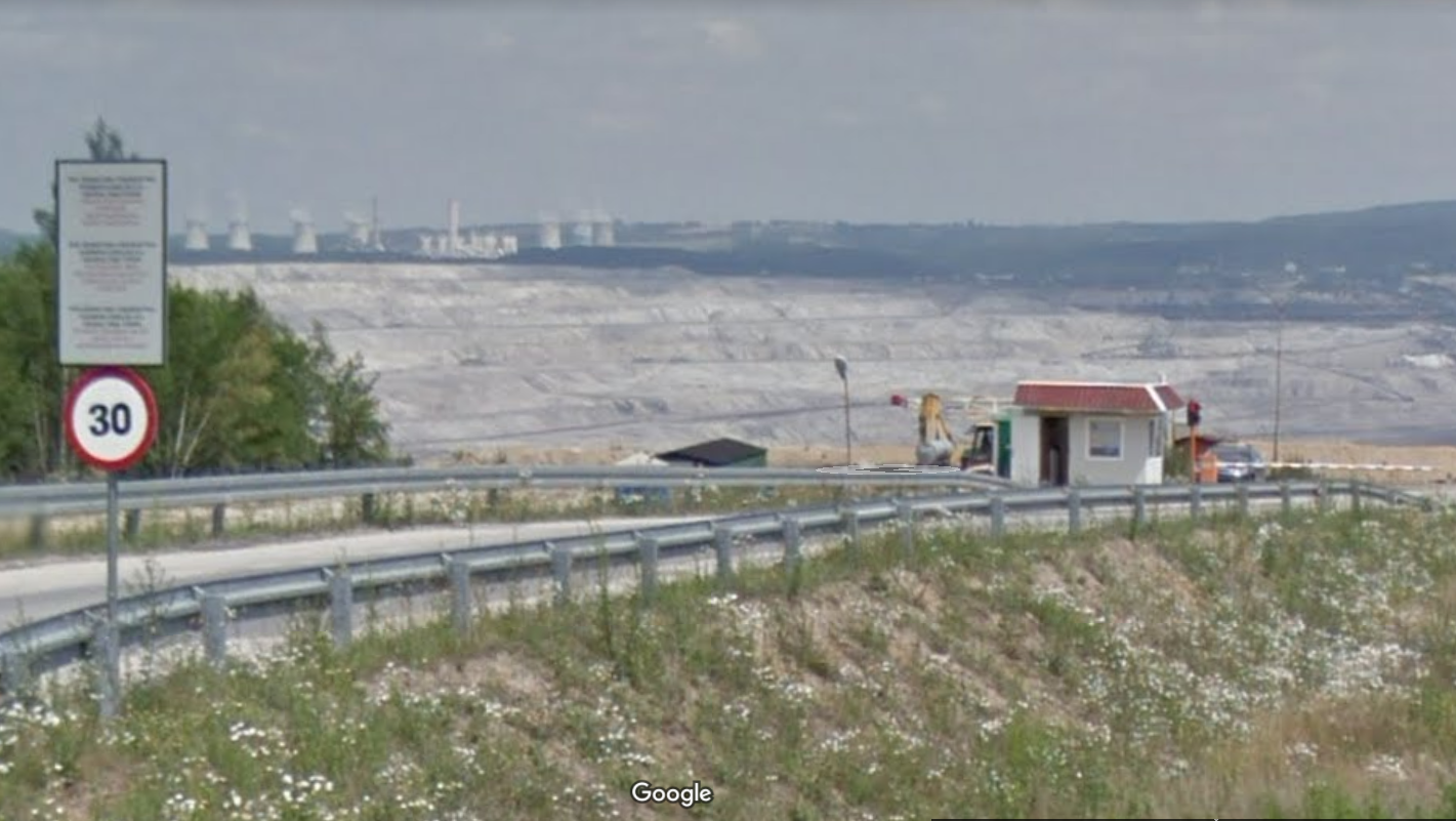 Pohled na důl Turów a uhelnou elektrárnu
